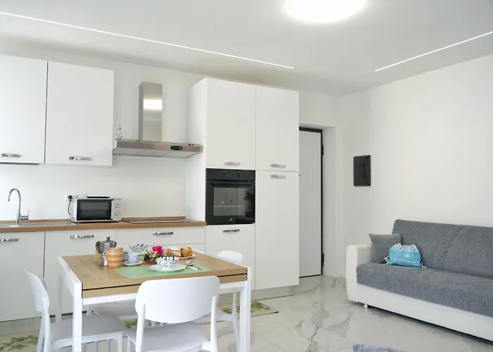 Fortuna Qyra - Luminoso A Due Passi Dalla Grado